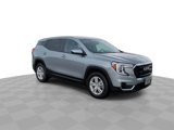 Used 2024 GMC Terrain SLE image 2