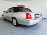Used 2011 Lincoln Town Car Signature Limited image 2