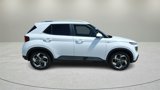 Used 2022 Hyundai Venue SEL image 2