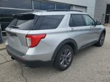 Used 2022 Ford Explorer XLT w/ Equipment Group 202A image 3