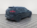 Used 2017 Nissan Rogue SV image 4