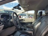 Used 2022 Chrysler Pacifica Touring-L image 5