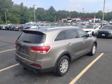 Used 2017 Kia Sorento LX image 3