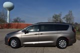 Used 2017 Chrysler Pacifica Touring-L image 3