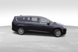 Used 2023 Chrysler Pacifica Touring-L image 3