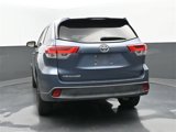 Used 2018 Toyota Highlander LE image 4