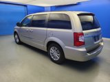 Used 2015 Chrysler Town & Country Touring-L image 5