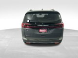 Used 2022 Chrysler Pacifica Touring-L image 5