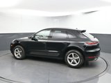 Certified 2021 Porsche Macan image 3