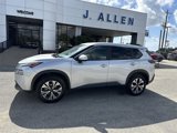 Used 2023 Nissan Rogue SV image 2