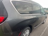 Used 2019 Chrysler Pacifica Touring-L image 3