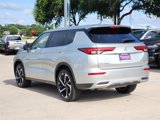 Used 2023 Mitsubishi Outlander SE image 4