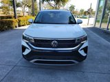 Used 2023 Volkswagen Taos SE w/ Panoramic Sunroof Package image 3