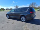 New 2025 Chrysler Pacifica Select image 4