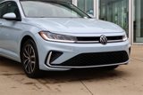Certified 2025 Volkswagen Jetta SE image 3