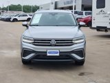 Used 2024 Volkswagen Tiguan SE image 2