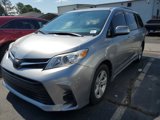 Used 2018 Toyota Sienna LE image 2