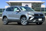 Certified 2022 Volkswagen Taos SE image 2