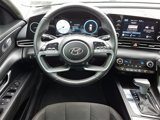 Used 2022 Hyundai Elantra SEL w/ Convenience Package image 2