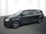 Used 2017 Dodge Grand Caravan SXT w/ Driver Convenience Group image 2