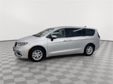 Used 2023 Chrysler Pacifica Touring-L image 5