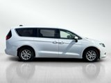Used 2022 Chrysler Voyager LX image 3