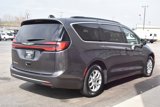 Used 2022 Chrysler Pacifica Touring-L image 6