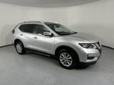 Used 2017 Nissan Rogue SV image 3