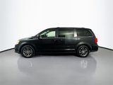 Used 2017 Dodge Grand Caravan SXT w/ Driver Convenience Group image 4