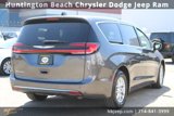 Used 2023 Chrysler Pacifica Touring-L image 5
