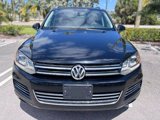 Used 2013 Volkswagen Touareg Sport image 2