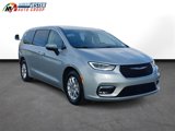 Used 2023 Chrysler Pacifica Touring-L image 4