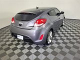 Used 2017 Hyundai Veloster Value Edition image 4