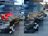 Used 2017 Ford Explorer XLT image 3