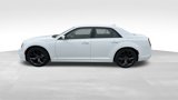 Used 2022 Chrysler 300 Touring L image 2