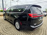 Used 2023 Chrysler Pacifica Touring-L image 6