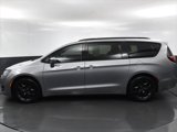 Used 2018 Chrysler Pacifica Touring-L Plus w/ S Appearance Package image 2