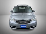 Used 2014 Chrysler Town & Country Touring-L image 2