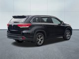 Used 2017 Toyota Highlander LE image 3