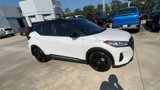 Used 2022 Nissan Kicks SR image 2