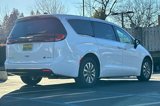 New 2025 Chrysler Pacifica Select image 4