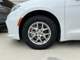 Used 2022 Chrysler Pacifica Touring-L image 5