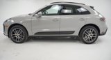 Certified 2025 Porsche Macan image 2