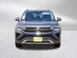 Used 2024 Volkswagen Taos SE image 2