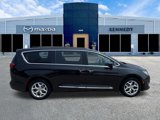 Used 2017 Chrysler Pacifica Touring-L w/ Tire & Wheel Group image 2