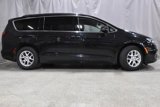 Used 2022 Chrysler Pacifica Touring-L image 3
