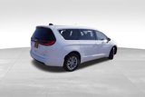 New 2025 Chrysler Pacifica Select image 3