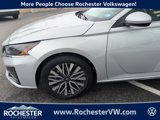 Used 2024 Nissan Altima 2.5 SV image 2