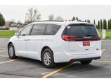 Used 2022 Chrysler Pacifica Touring-L image 5