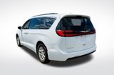 Used 2022 Chrysler Pacifica Touring-L image 4